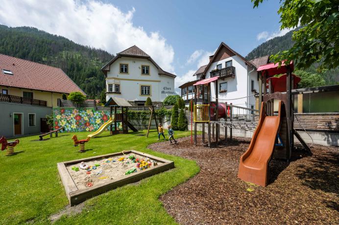 Megaschaukelspaß in der Nestschaukel